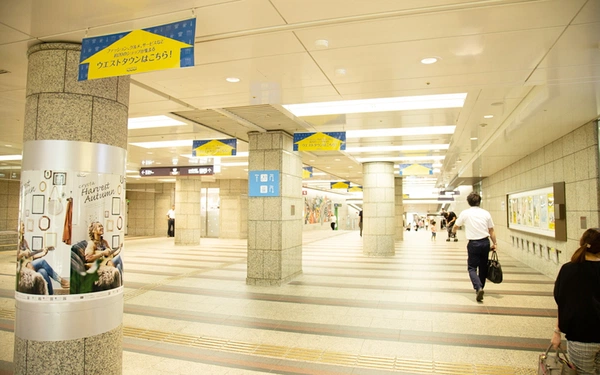 南13出口を目指して進んでください。