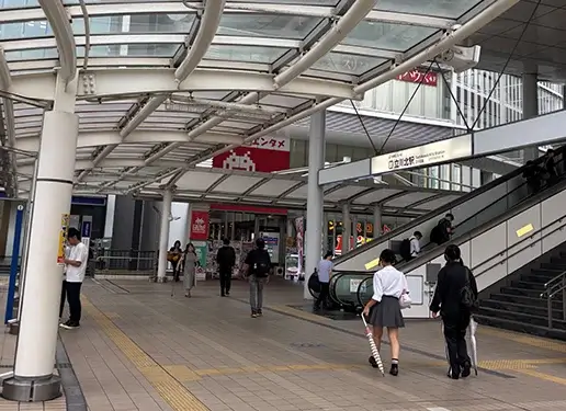 立川北駅入口を通り過ぎ、そのまま奥へ進みます。 