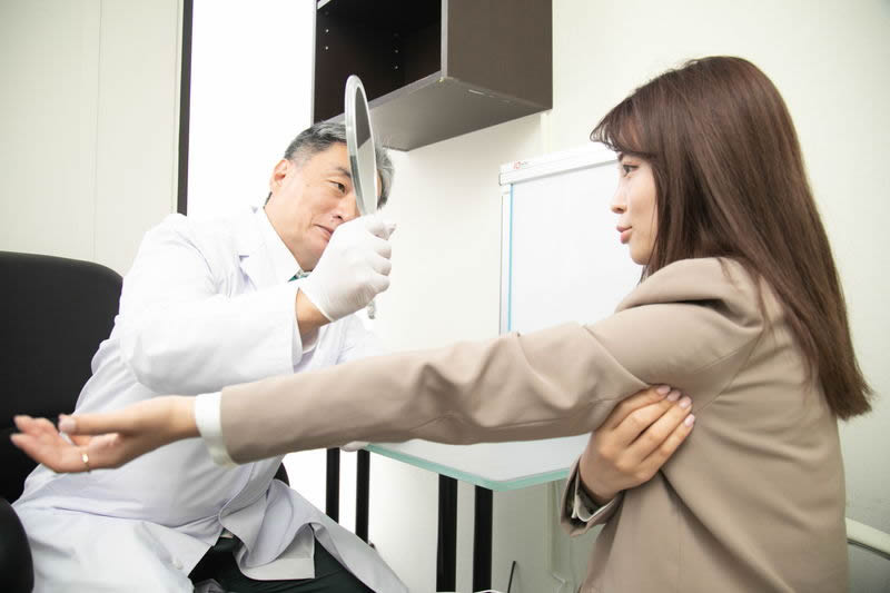 コンデンスリッチ豊胸のデメリットを相談する患者