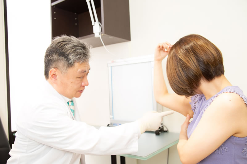 二の腕の脂肪吸引のカウンセリング