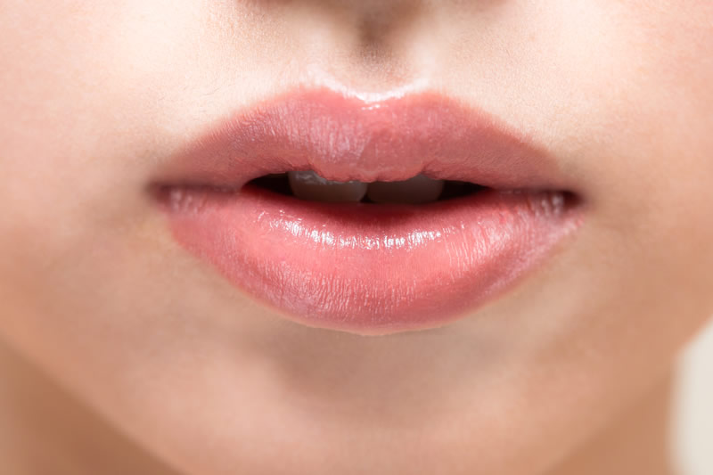 口角を上げる方法を美容外科医が解説
