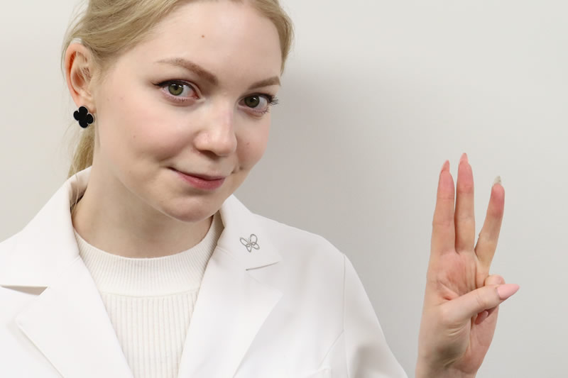 オムニラックスブルーを説明する看護師