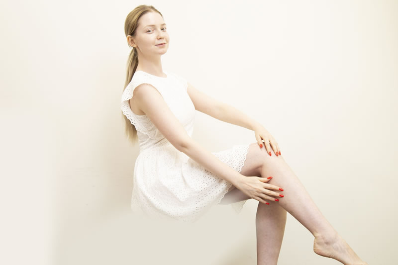 足の太さを気にする女性