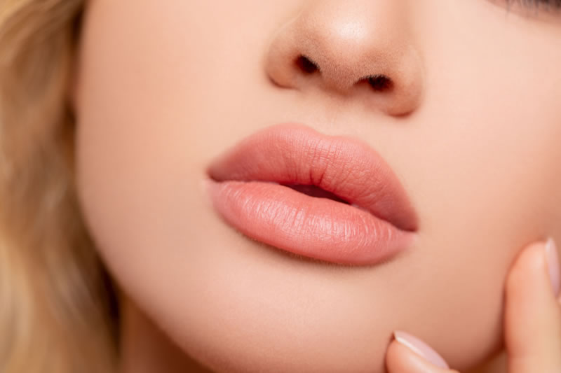 ヒアルロン酸注入はどんな唇の悩みを解消できる？効果やメリットも解説。