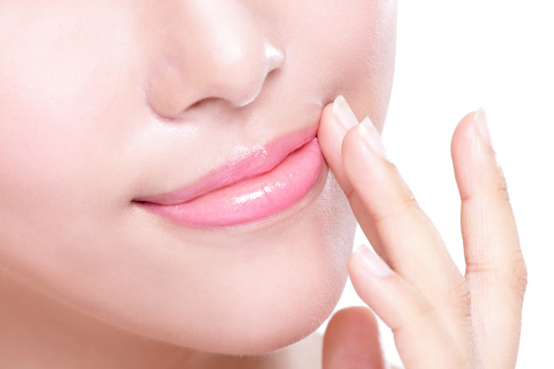 たらこ唇の治し方を美容専門医師が解説 共立美容外科