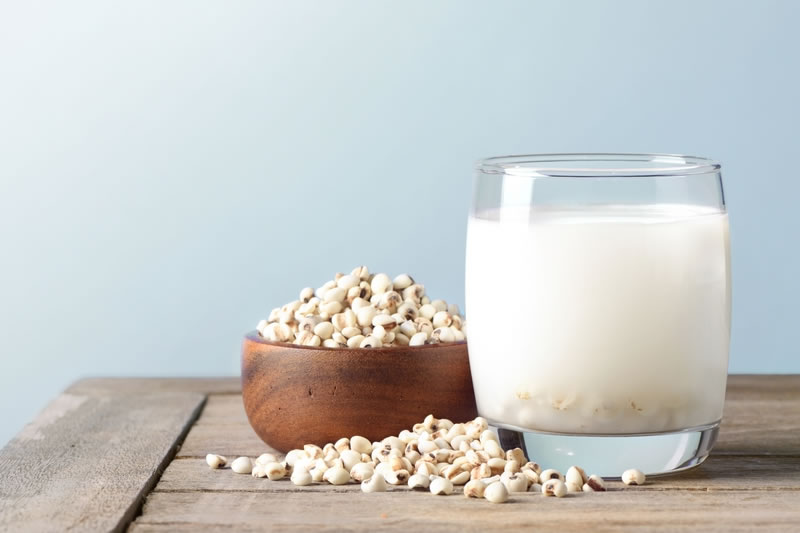 美容成分の宝庫「ハトムギエキス」の効果や使い方とは？