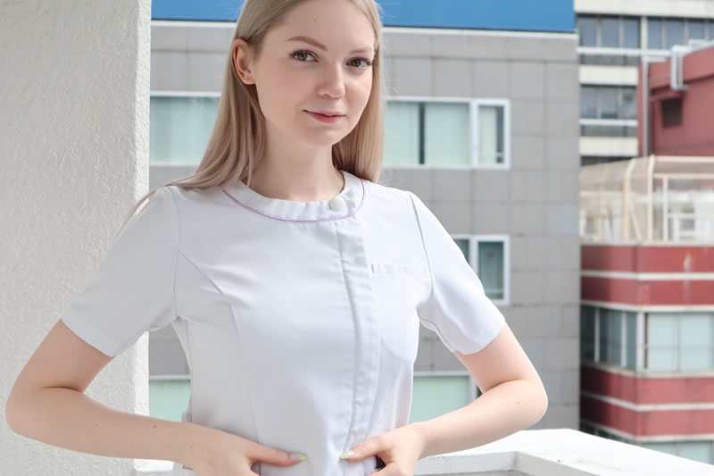 夜に食べると太る原因