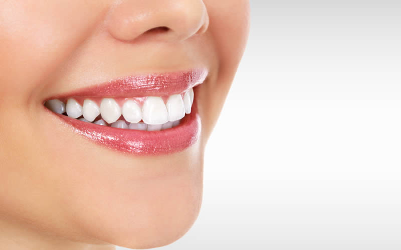 審美歯科治療とは？一般歯科治療との違いやメリット、注意点について解説