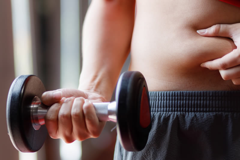 内臓脂肪を落としたい男性必見！おすすめの筋トレや運動方法、食生活について解説
