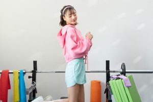 筋トレしている女性