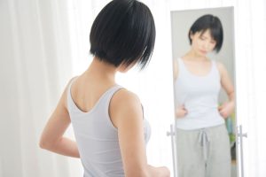 ダイエットの停滞期に悩む女性