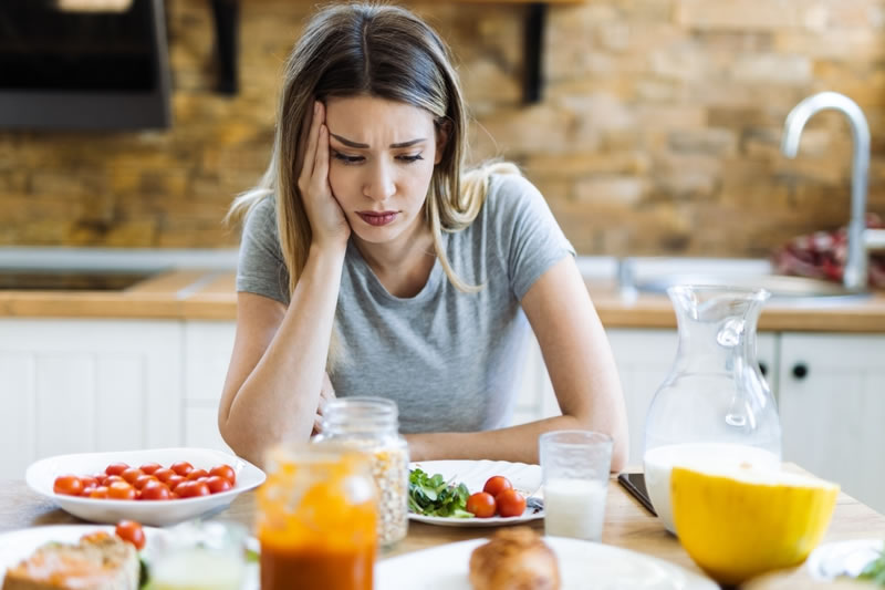 食べないダイエットは逆効果！痩せにくい体質になる原因やリスク、効率的に痩せる食事法をご紹介