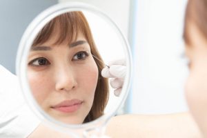 二重のデザインをブジーで作っているところ