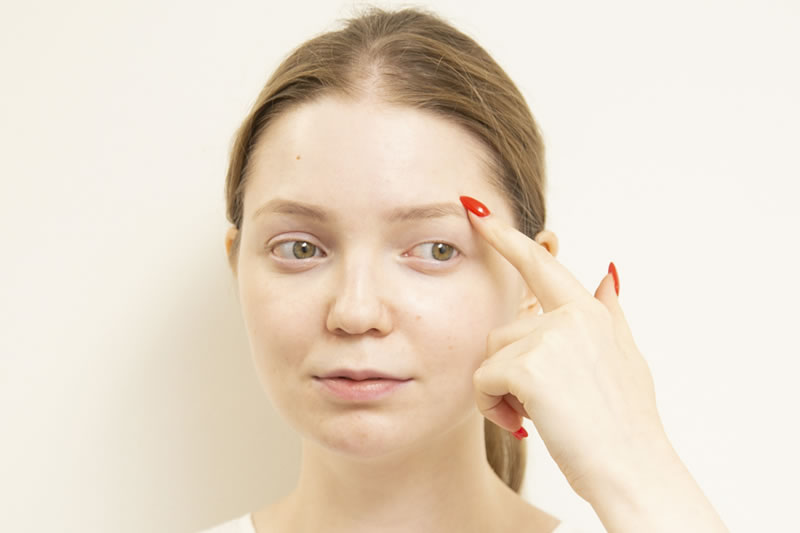 なぜ片目だけ二重になるの？雌雄眼の魅力や両目を二重にそろえる方法をご紹介