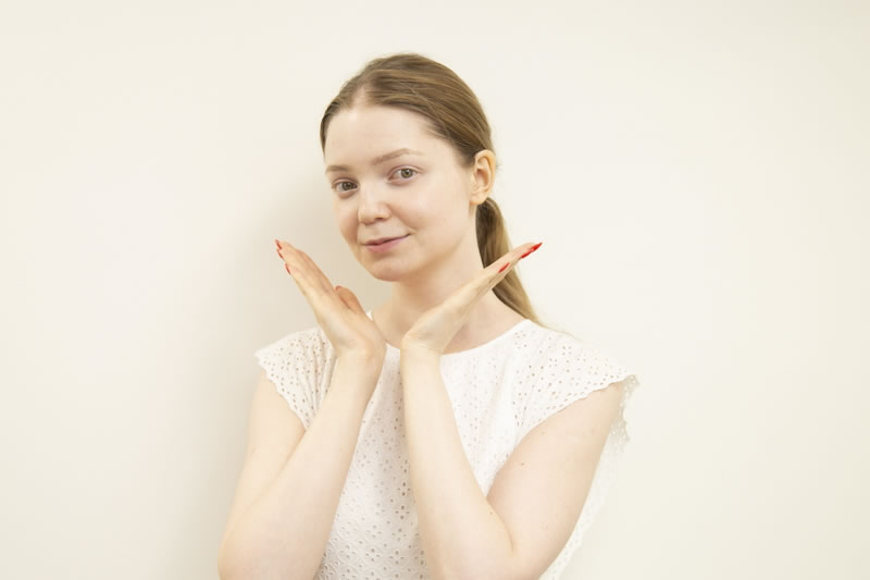 輪郭を強調する女性