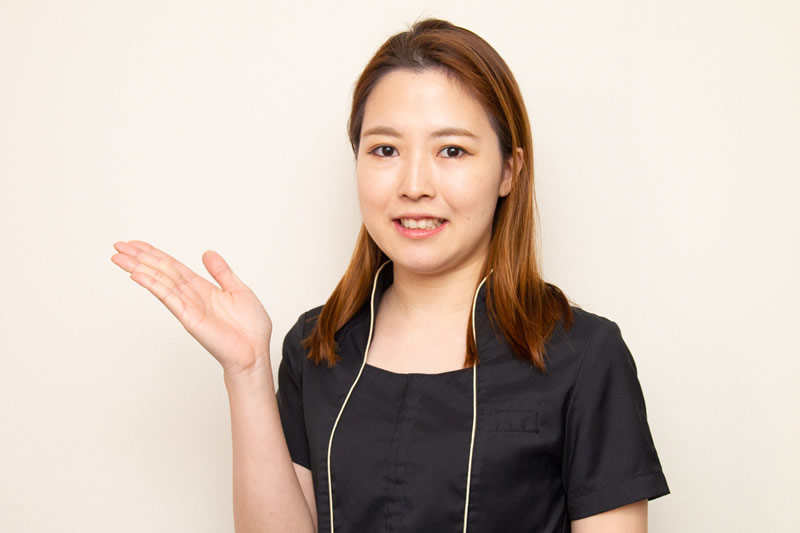 案内している看護師