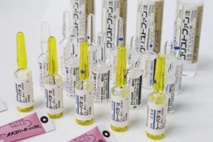 美肌注射に使用される製剤が並べられている
