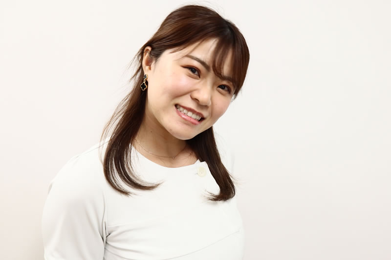 美肌注射の副作用を説明する看護師