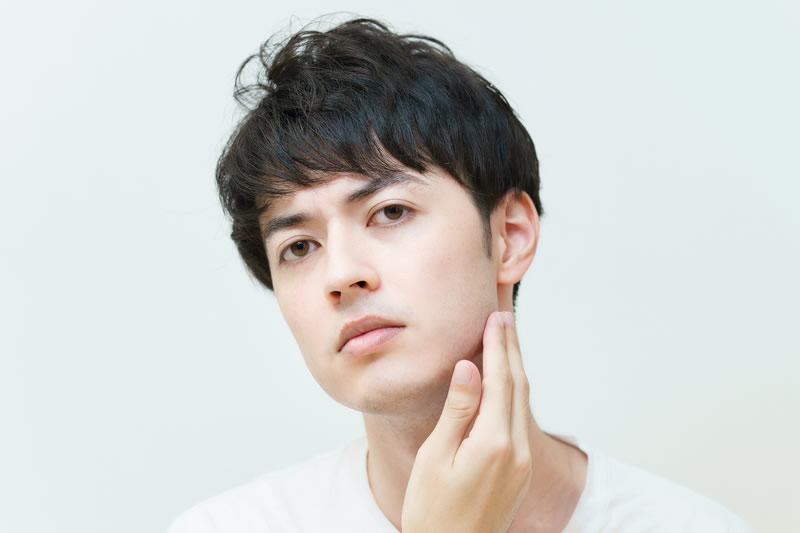 鼻が高いイケメンの男性