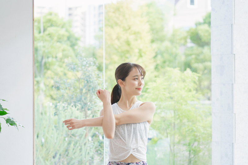 エクササイズでストレスを発散している女性