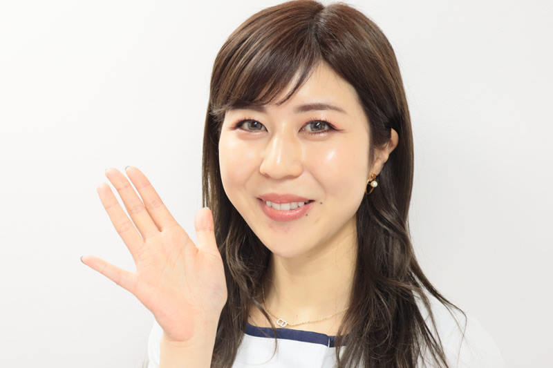 テストステロンを増やす方法を説明する看護師