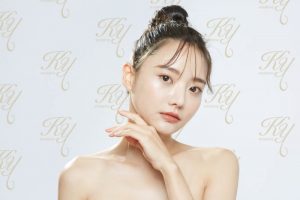 ニキビ気にする20代の女性