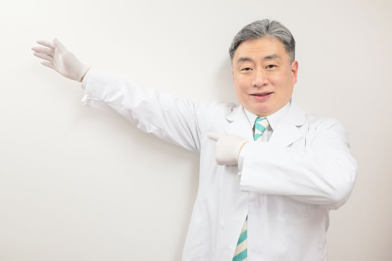 わきが治療を失敗しないために必要なことを案内する美容外科医
