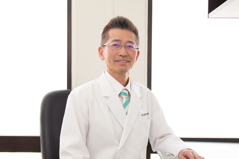 豊胸手術が上手な先生の探し方を案内している医師