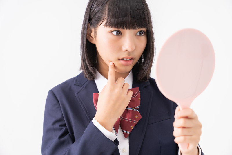 10代20代のニキビを治すスキンケア法は?洗顔や化粧水のやり方を美容外科医が解説
