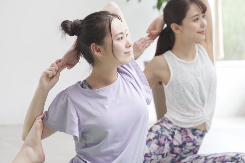 小鼻縮小をして日常を過ごす女性