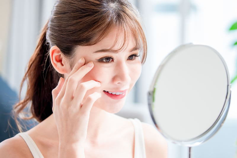 目元に悩みがある人必見!コンプレックスの解消方法