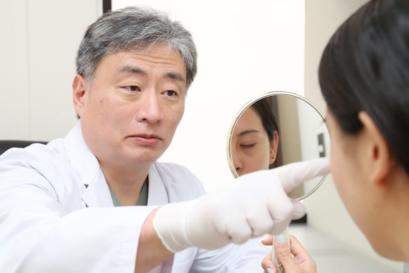 眼瞼下垂の診察