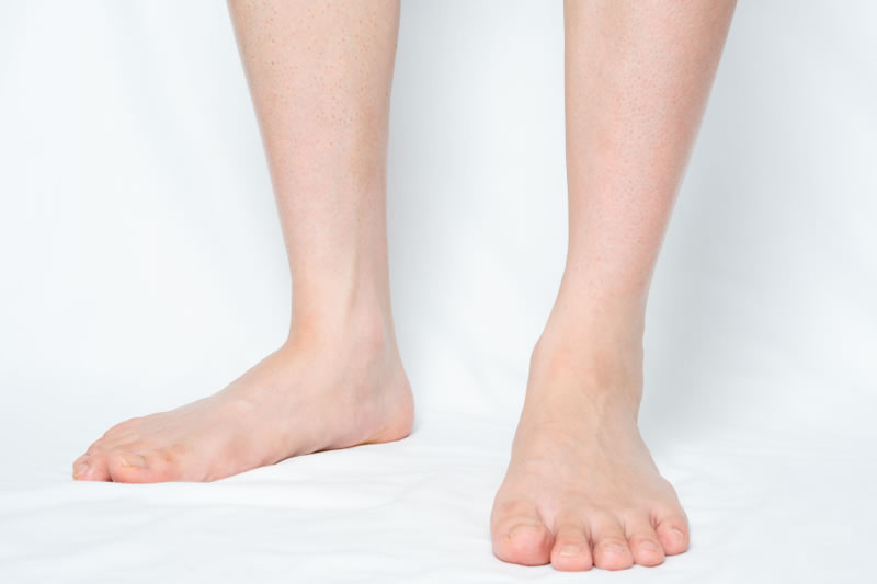 男性のすね毛の自己処理・永久脱毛について美容外科医が解説