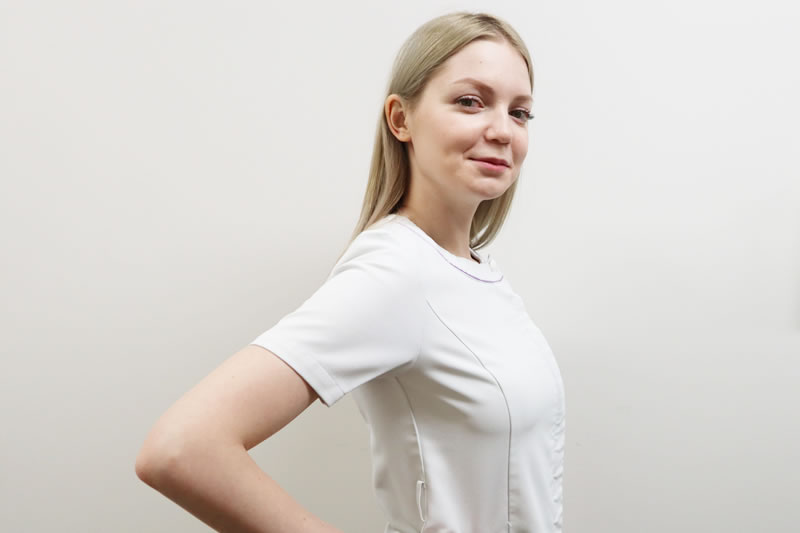 マストペクシーについて解説している女性