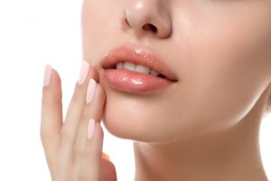 口元がセクシーな女性