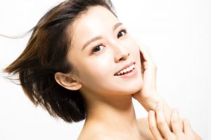 毛穴の綺麗な女性