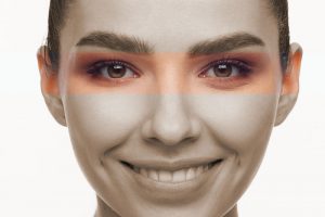 目が綺麗な女性