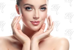 肌が綺麗な女性