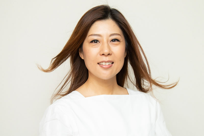コラーゲンでハリのある女性