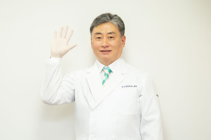 ザガーロについて解説している医師