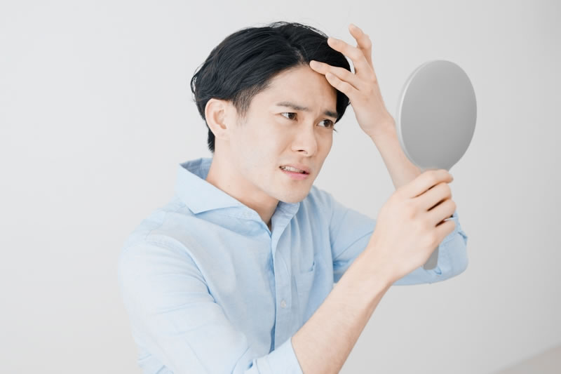 薄毛が気になる女性