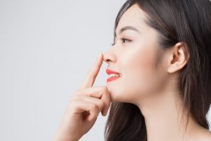鼻筋が綺麗な女性
