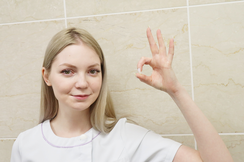 中國の美容整形のトレンドを紹介する看護師