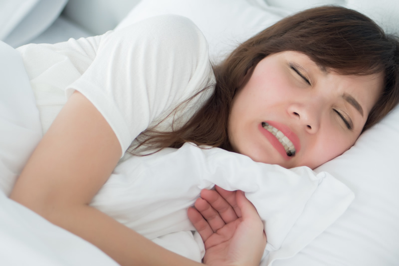 あなたは大丈夫?歯ぎしりがもたらす意外な悪影響。