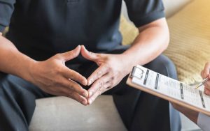 男性のVIOを脱毛しているところ2