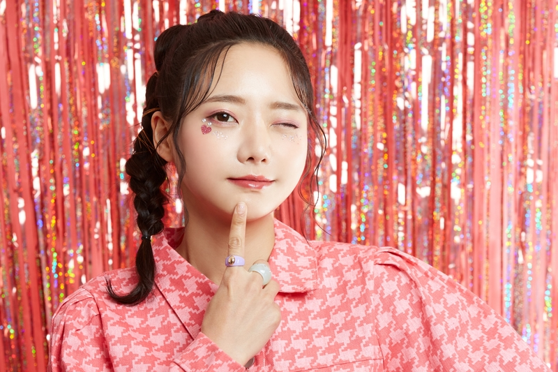 韓国風メイクの女性
