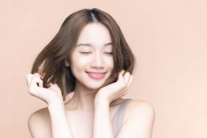 肌が綺麗な日本人の女性