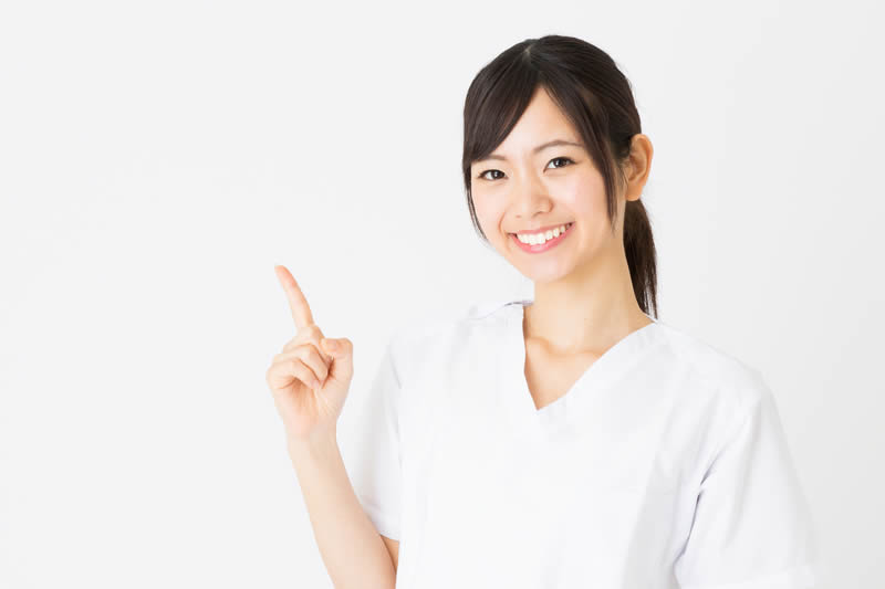 ほくろについて相談している場面のイメージ