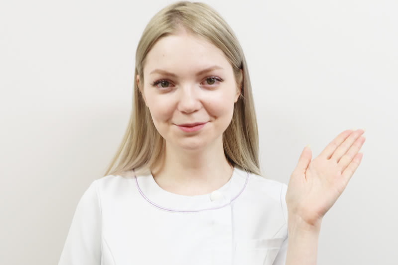 理想のキツネ顔になる美容整形を紹介している看護師