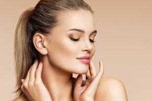 肌がキレイな女性